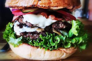 Pan Japa Street Food - foodtruck z burgerami w Żmigrodzie